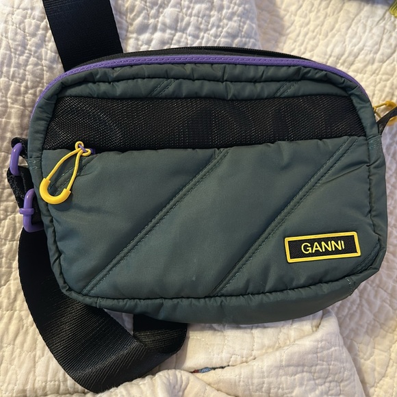 GANNI quilted recycled-polyester crossbody bag - Picture 9 of 11